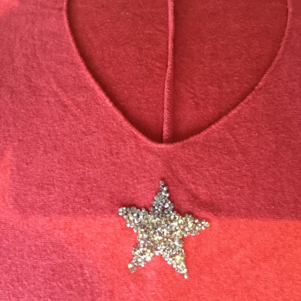 FESTIVE ⭐️ SWEATER - Picture 2 of 6
